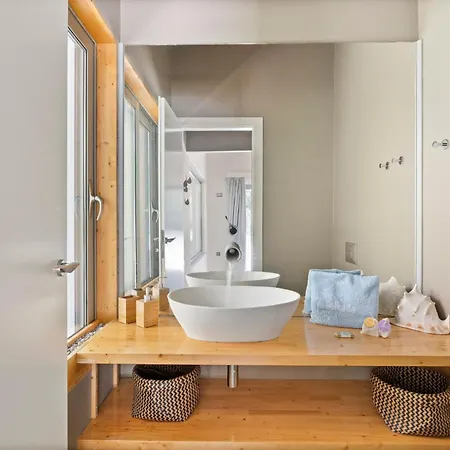 Villa Trianda A True Gem Just 27 Steps From The Beach! Szívota