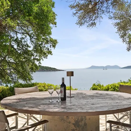 Villa Trianda A True Gem Just 27 Steps From The Beach!