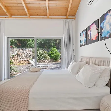 Villa Trianda A True Gem Just 27 Steps From The Beach! Szívota