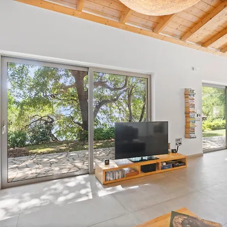 Trianda A True Gem Just 27 Steps From The Beach! Villa