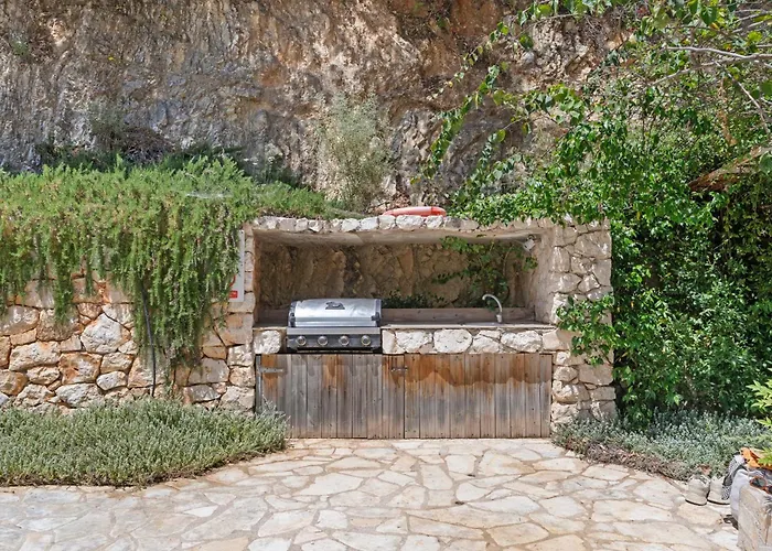 Trianda A True Gem Just 27 Steps From The Beach! Σύβοτα