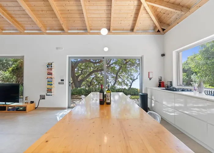 Trianda A True Gem Just 27 Steps From The Beach! Σύβοτα